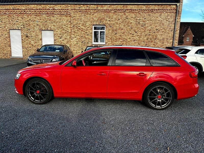 Gebraucht Audi A4 Attraction 170 PS (125 kW) 2012 Rot Kombi