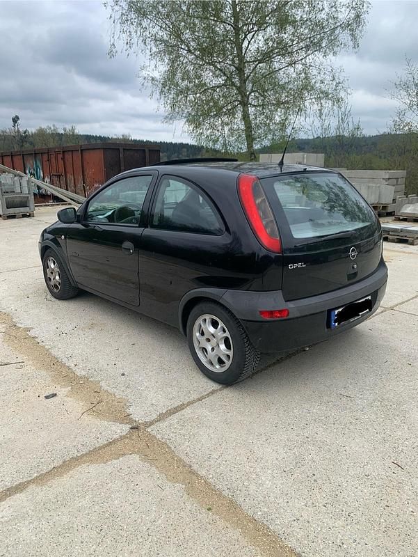 Gebraucht Opel Corsa 58 PS (42 kW) 2000 Schwarz Limousine