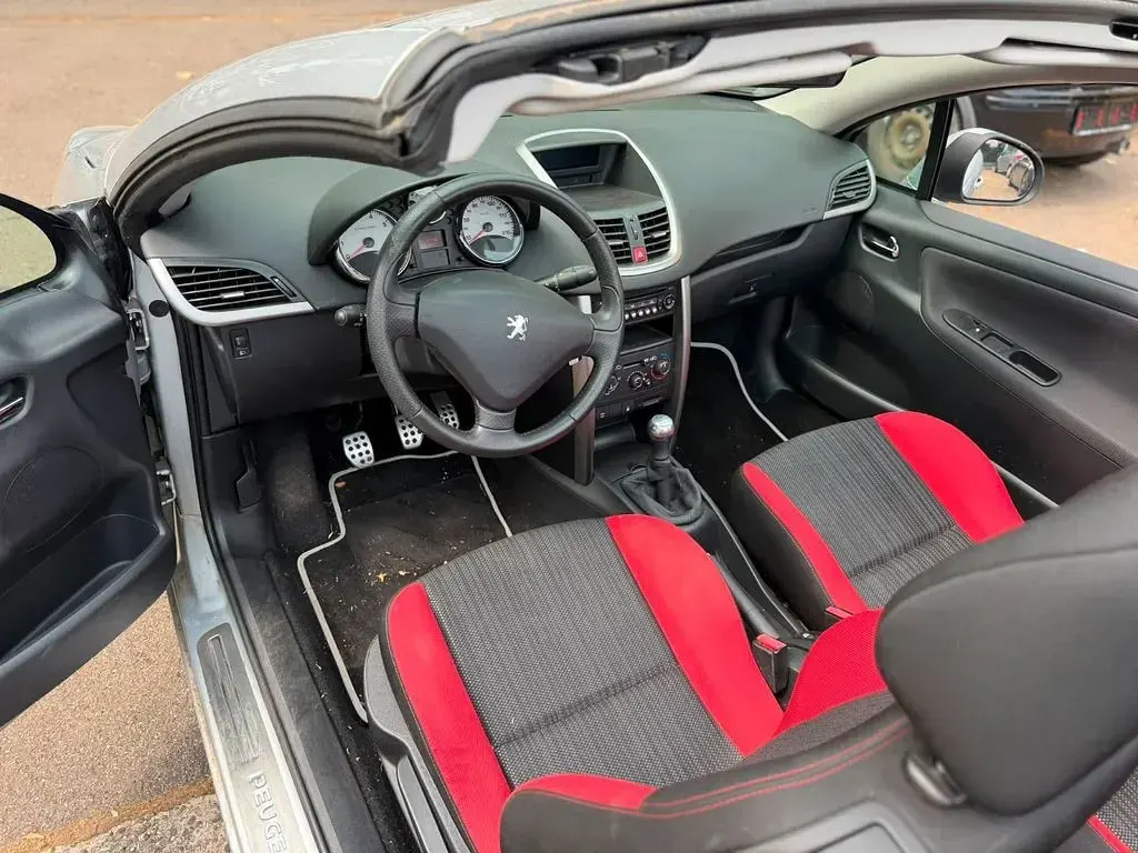 Gebraucht Peugeot 207 CC Urban Move 120 PS (88 kW) 2011 Silber Cabrio