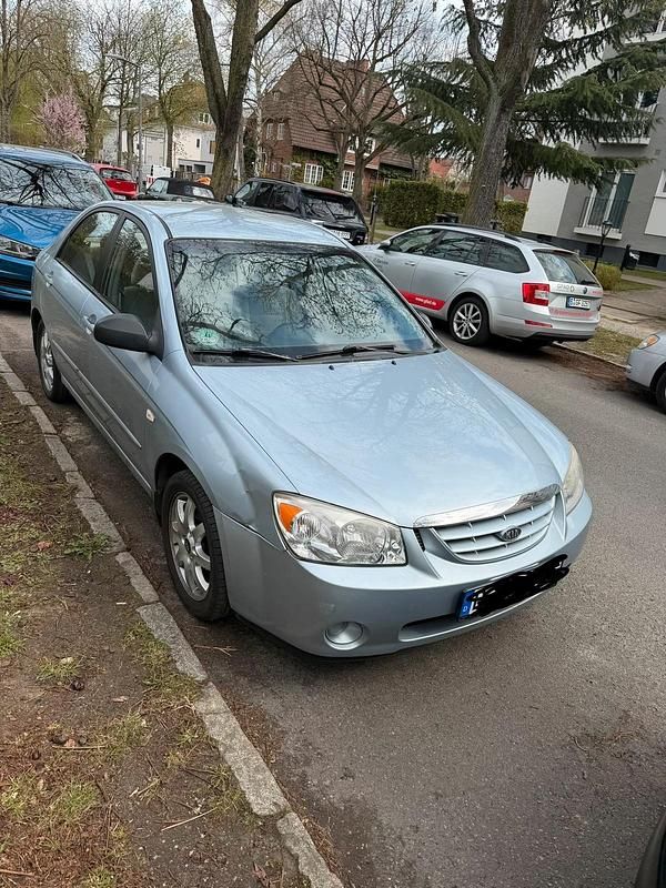 Gebraucht Kia Cerato 105 PS (77 kW) 2005 Silber Kleinwagen