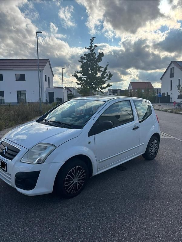 Weiß Gebraucht 2009 Citroën C2 Kleinwagen | 1.500 € (Fairer Preis) - Bild 1/4