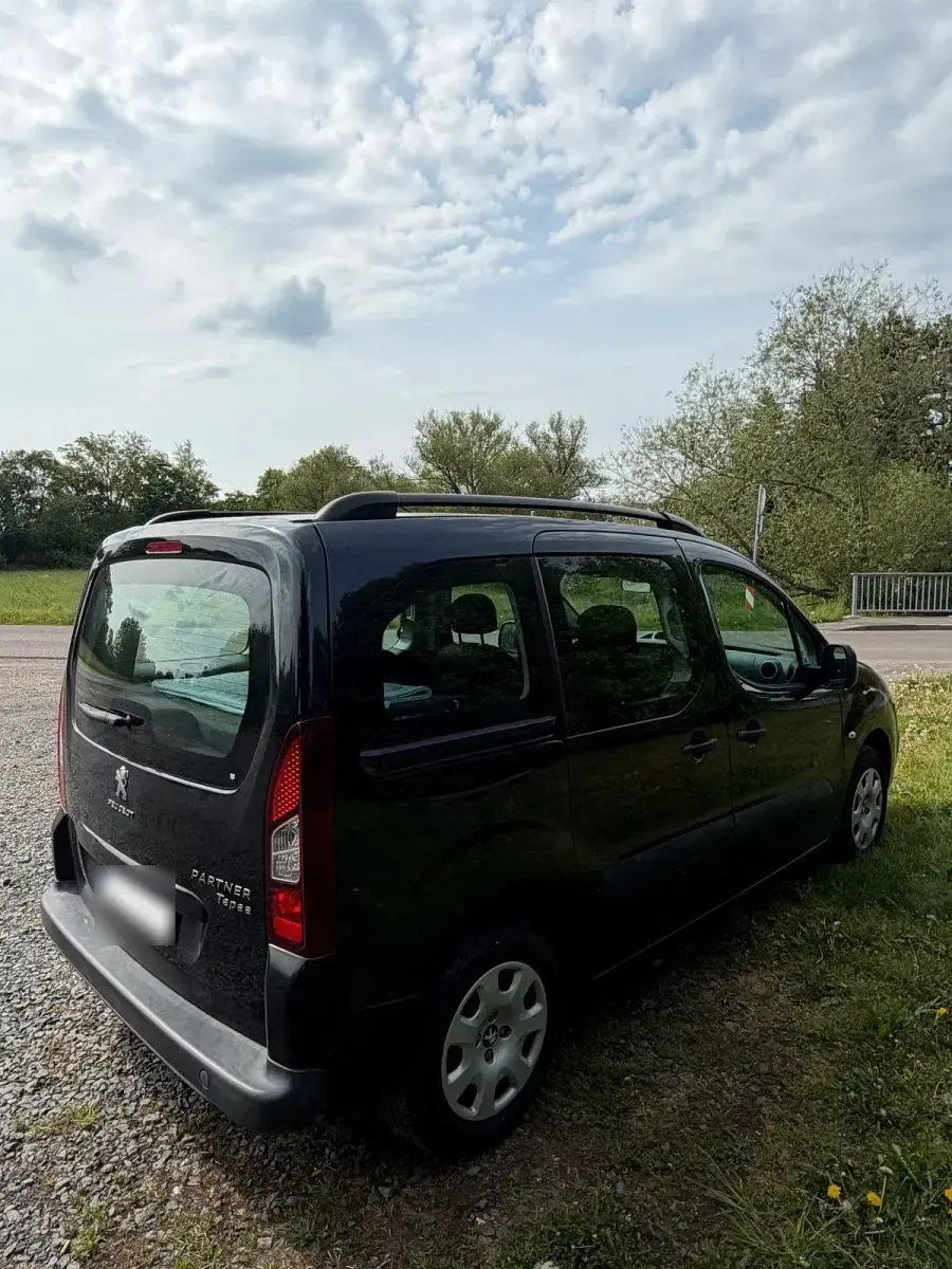 Gebraucht Peugeot Partner Tepee 119 PS (87 kW) 2016 Schwarz Van / Kleinbus