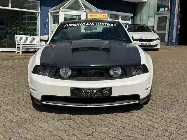 Gebraucht Ford Mustang 213 PS (156 kW) 2010 Weiß Coupé