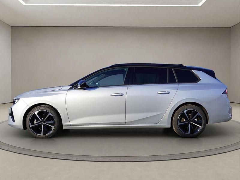 Neu Opel Astra 131 PS (96 kW) 2025 Kristall silber Kombi