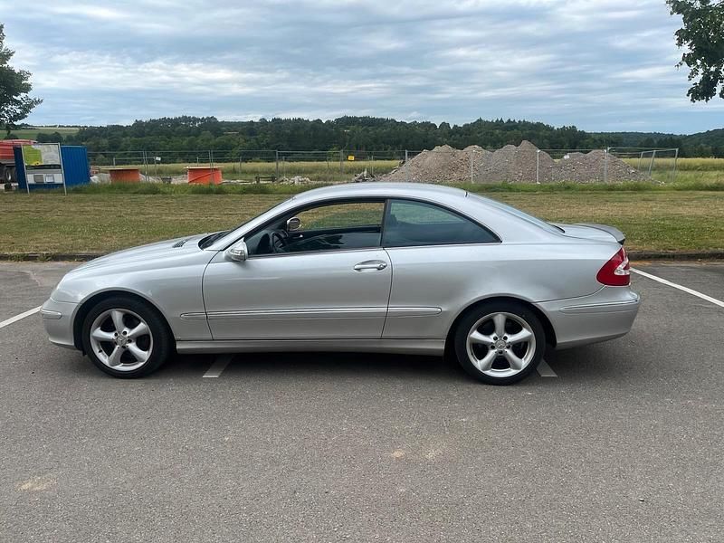 Silber Gebraucht 2002 Mercedes CLK320 Avantgarde Coupé | 1.750 € (Superpreis) - Bild 1/4