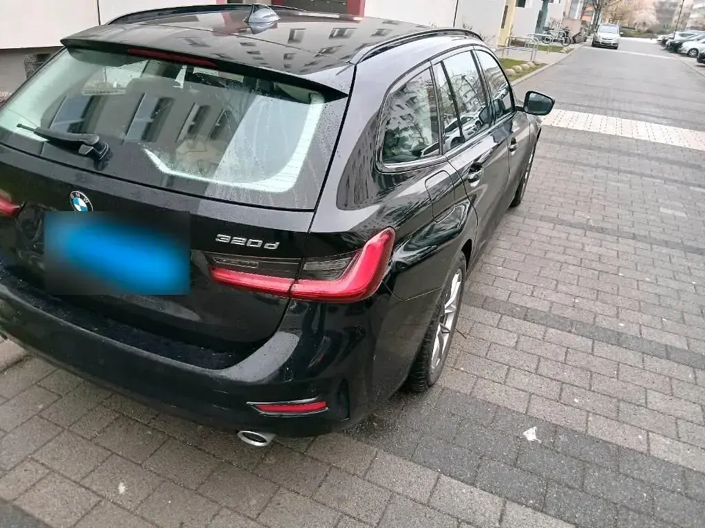 Gebraucht BMW 320 190 PS (139 kW) 2021 Schwarz Kombi