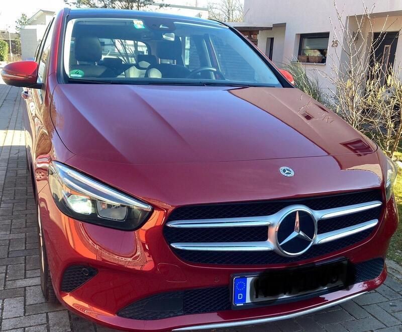 Rot Gebraucht 2021 Mercedes B200 Edition 1 Van / Kleinbus | 20.900 € (Guter Preis) - Bild 1/4