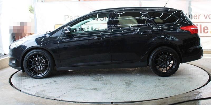 Gebraucht Ford Focus 120 PS (88 kW) 2015 Schwarz Kombi