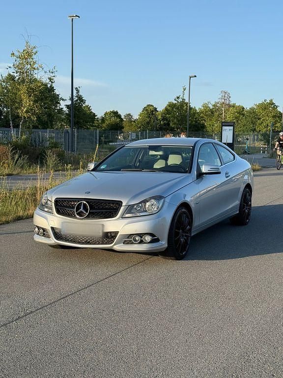 Silber Gebraucht 2011 Mercedes C180 Coupé | 6.500 € (Guter Preis) - Bild 1/4