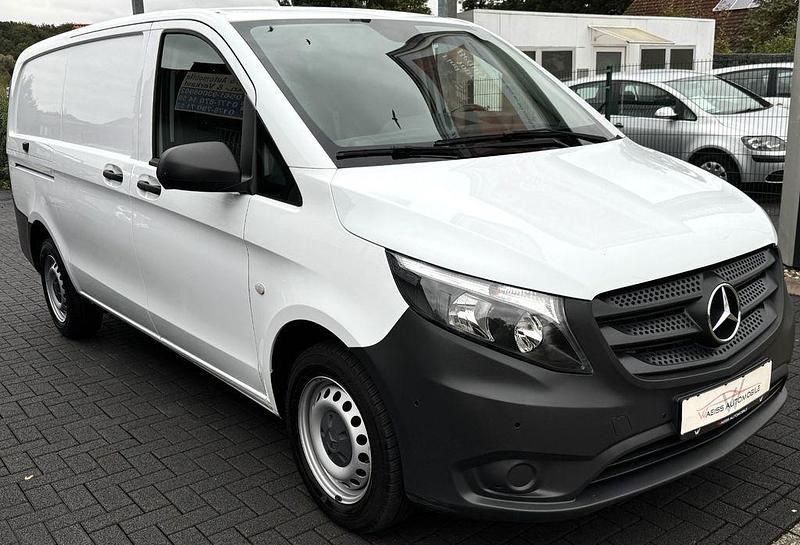 Weiß Gebraucht 2022 Mercedes Vito Van | 21.999 € (Superpreis) - Bild 1/4