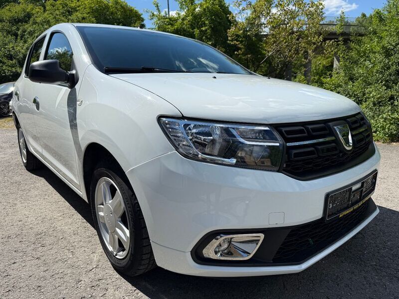 Weiß Gebraucht 2020 Dacia Sandero Essentiel Kleinwagen | 8.888 € (Guter Preis) - Bild 1/4
