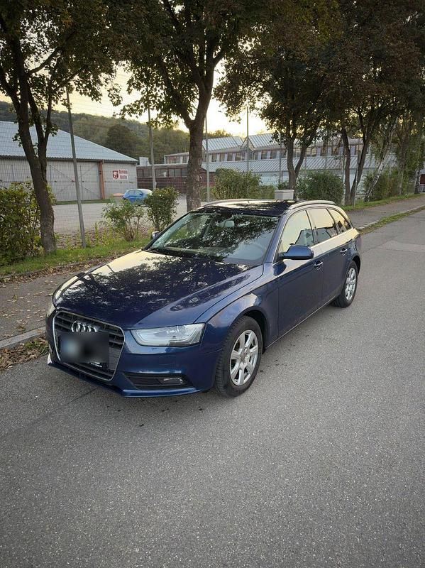 Blau Gebraucht 2013 Audi A4 Ambiente Kombi | 9.400 € (Guter Preis) - Bild 1/4