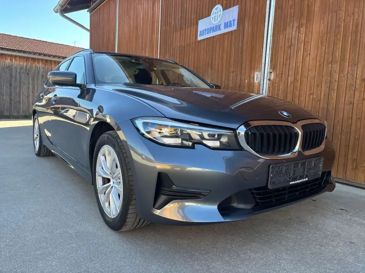 Gebraucht BMW 320 184 PS (135 kW) 2021 Grau Kombi