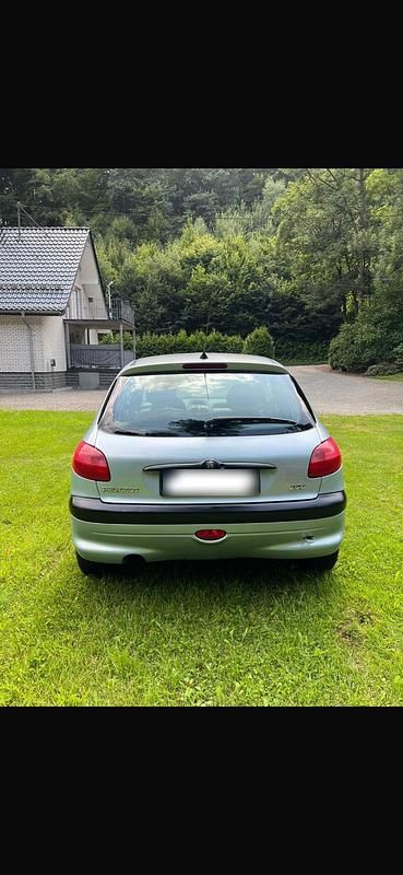 Gebraucht Peugeot 206 60 PS (44 kW) 2001 Kleinwagen