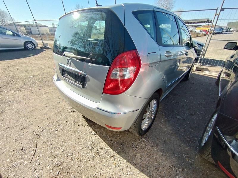 Gebraucht Mercedes A160 95 PS (69 kW) 2009 Silber Limousine