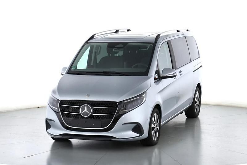 Hightechsilber metallic Gebraucht 2024 Mercedes V250 Style Van / Kleinbus | 63.610 € (Superpreis) - Bild 1/4