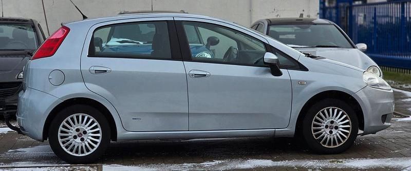 Gebraucht Fiat Grande Punto Dynamic 65 PS (47 kW) 2008 Silber Kleinwagen