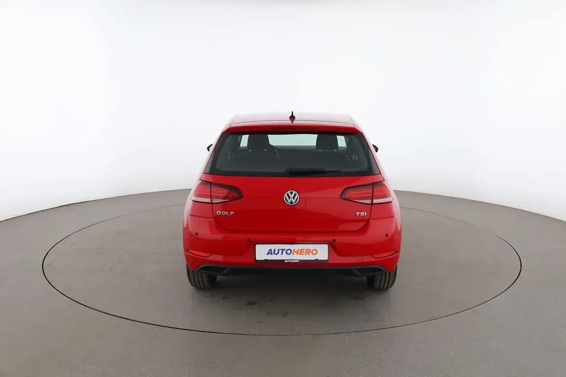 Gebraucht VW Golf VII Trendline 86 PS (63 kW) 2017 Rot Limousine