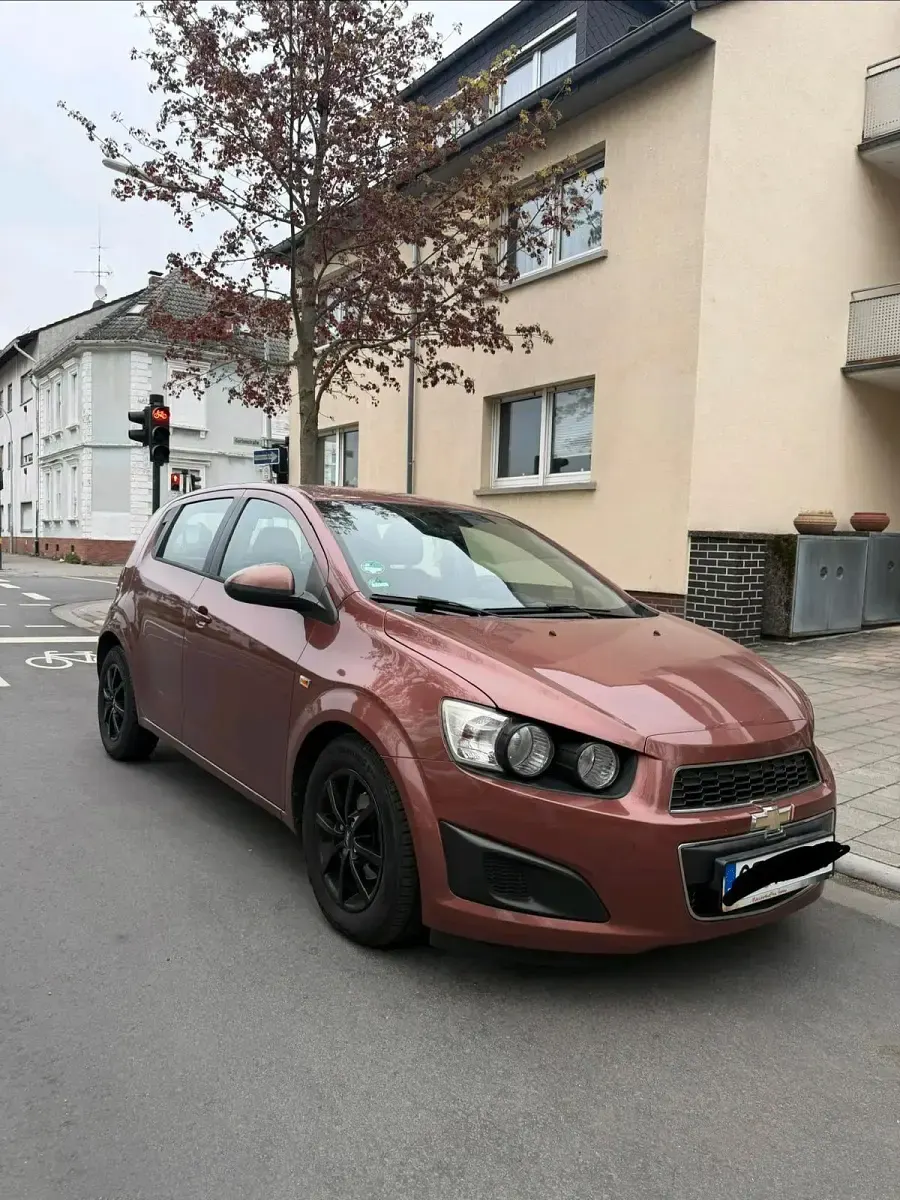 Używany Chevrolet Aveo 2012 Czerwony Hatchback