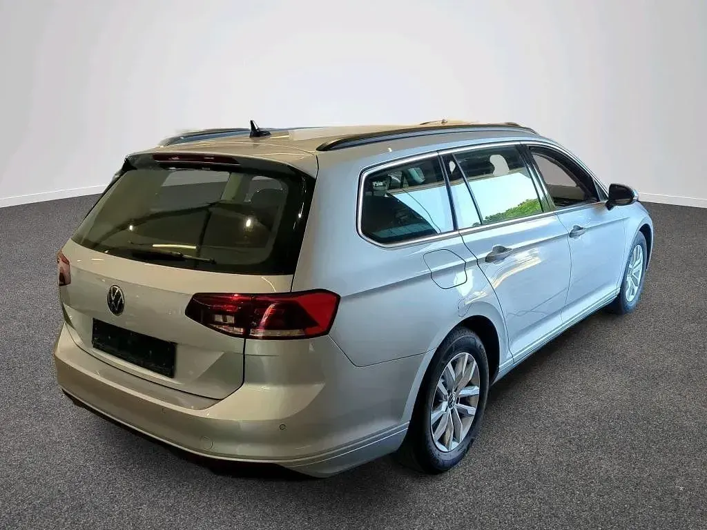 Gebraucht VW Passat Business 150 PS (110 kW) 2022 Silber Kombi
