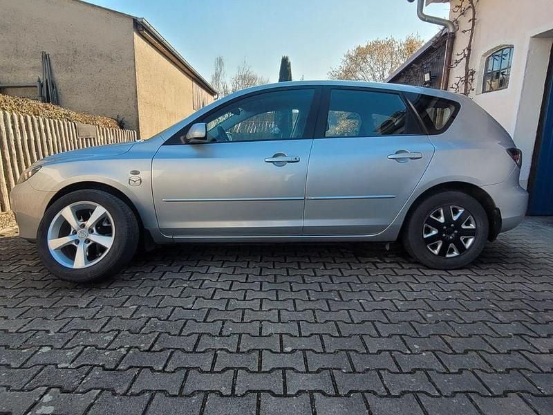 Silber Gebraucht 2007 Mazda 3 Active Limousine | 2.975 € (Fairer Preis) - Bild 1/4
