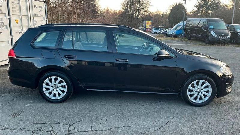 Gebraucht VW Golf VII LOUNGE 110 PS (80 kW) 2016 Schwarz Kombi