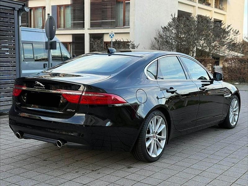 Gebraucht Jaguar XF Portfolio 300 PS (220 kW) 2016 Schwarz Limousine
