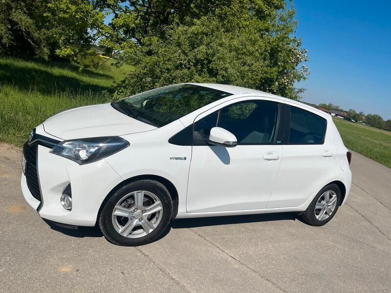 Weiß Gebraucht 2016 Toyota Yaris Hybrid Edition-S Kleinwagen | 12.222 € - Bild 1/4