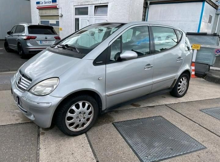 Silber Gebraucht 2002 Mercedes 190 Limousine | 650 € - Bild 1/4