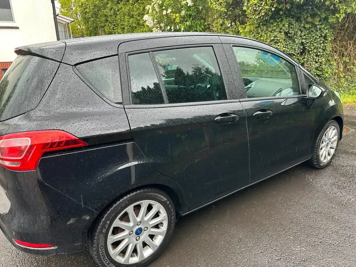 Occasion Ford B-MAX 101 ch (74 kW) 2017 Noir Monospace