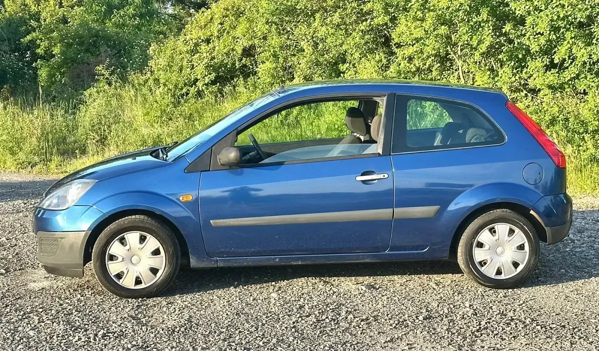Gebraucht Ford Fiesta 70 PS (51 kW) 2006 Blau Kleinwagen