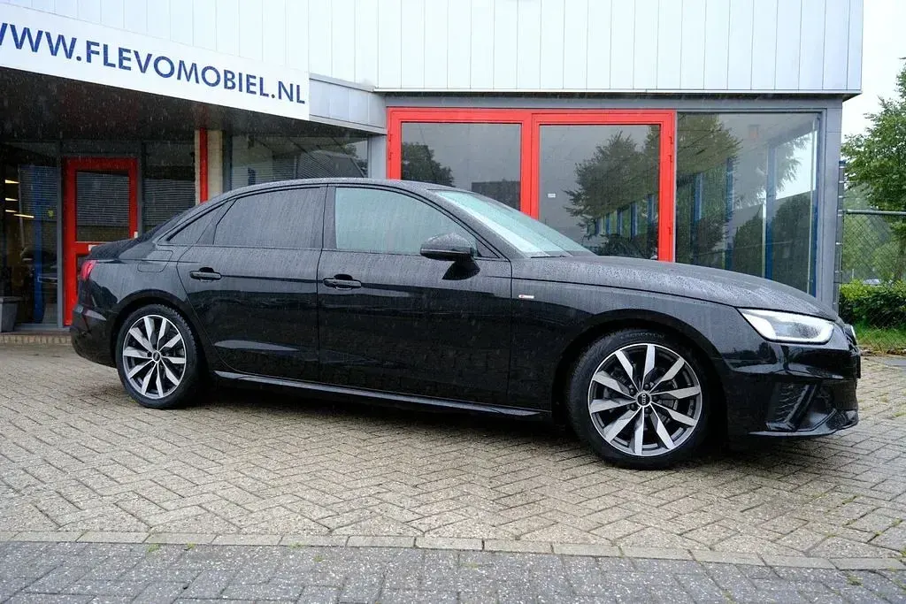 Gebraucht Audi A4 Competition 150 PS (110 kW) 2022 Schwarz Limousine