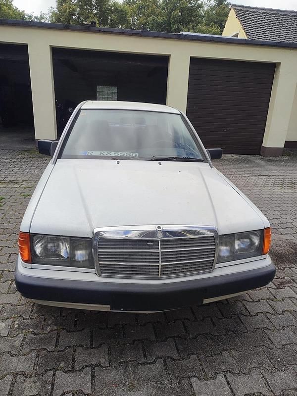 Gebraucht Mercedes 190 72 PS (52 kW) 1988 Weiß Limousine