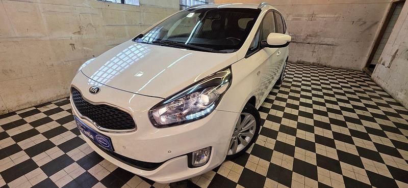 Gebraucht Kia Carens 141 PS (103 kW) 2015 Weiß Van / Kleinbus