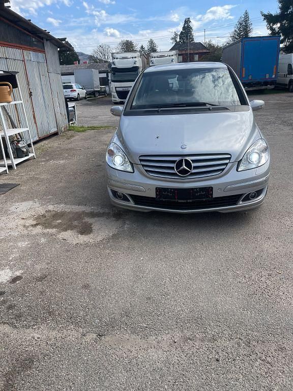 Gebraucht Mercedes B200 140 PS (102 kW) 2006 Silber Van / Kleinbus