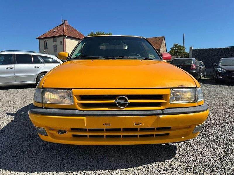 Gebraucht Opel Astra 75 PS (55 kW) 1997 Gelb Abholung