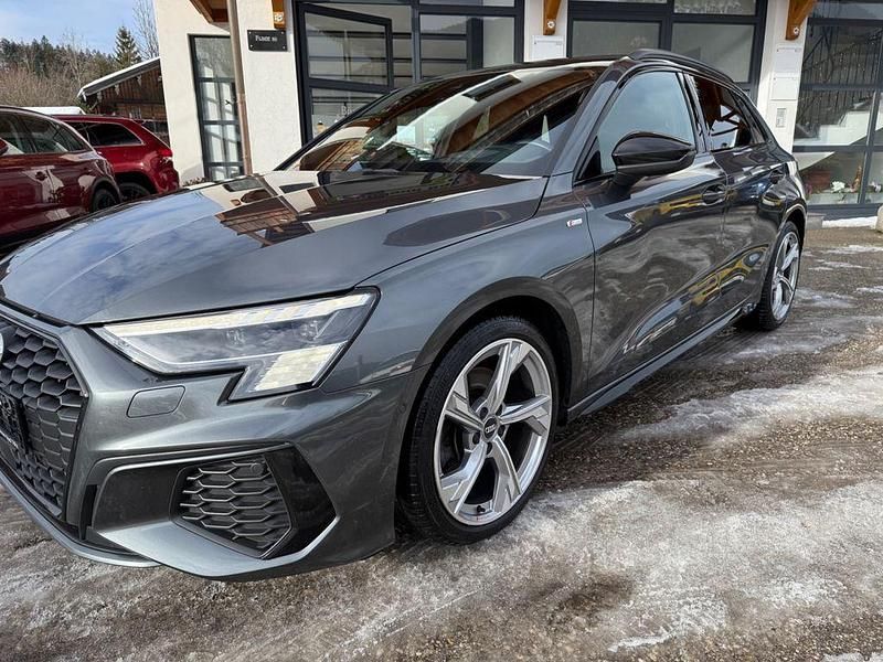 Grau Gebraucht 2021 Audi A3 S-Line Limousine | 18.999 € (Fairer Preis) - Bild 1/4