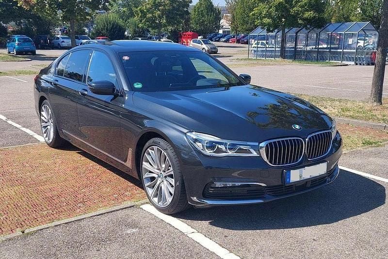 Grau Gebraucht 2019 BMW 730 Efficient Dynamics Limousine | 38.700 € (Guter Preis) - Bild 1/4