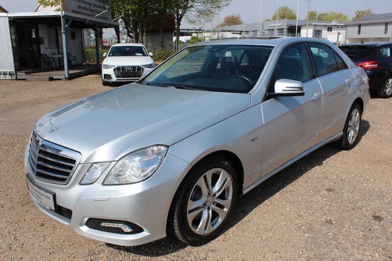 Silber Gebraucht 2009 Mercedes E250 Avantgarde Limousine | 8.795 € (Superpreis) - Bild 1/4