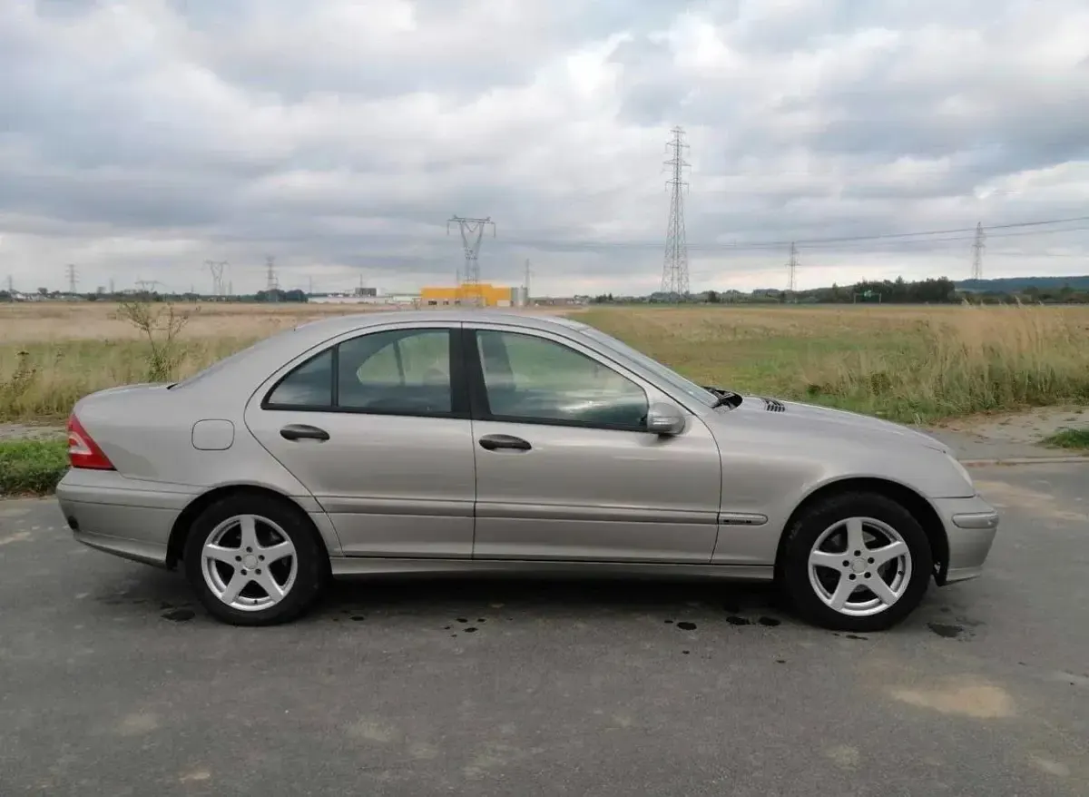 Gebraucht Mercedes C180 143 PS (105 kW) 2004 Gold Limousine
