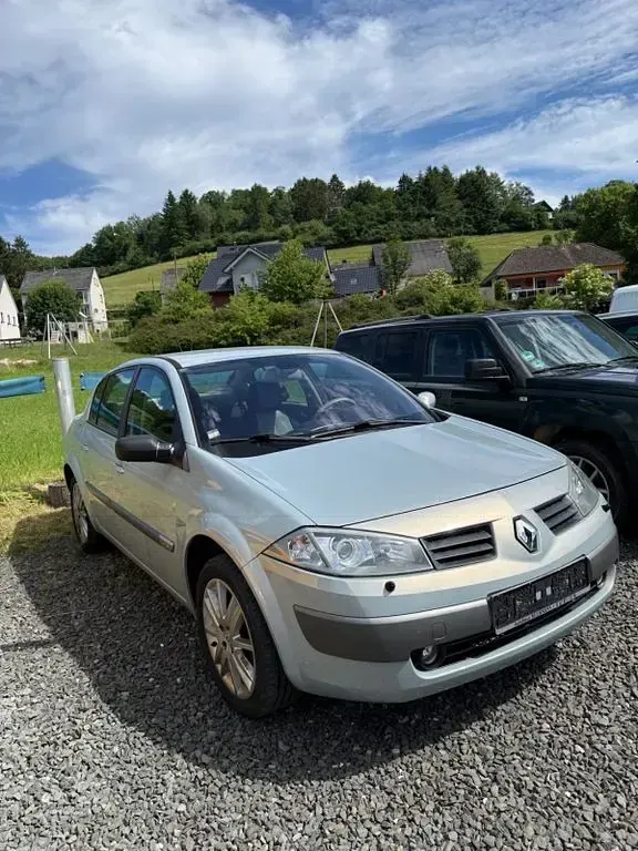 Gebraucht Renault Mégane II Privilege 113 PS (83 kW) 2004 Grau Limousine