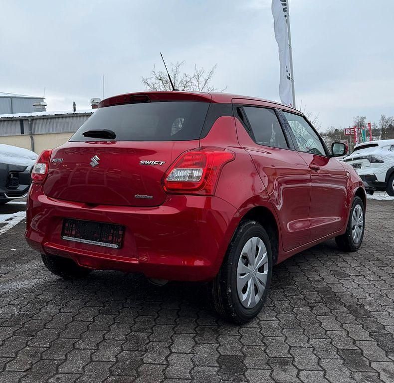 Gebraucht Suzuki Swift Comfort 90 PS (66 kW) 2018 Rot Kleinwagen