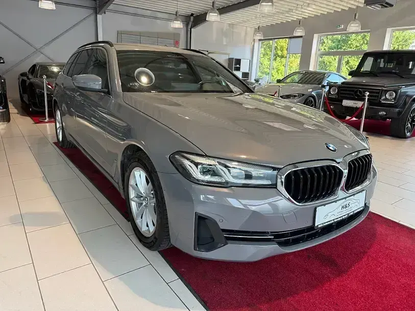 Gebraucht BMW 520 Sport Line 190 PS (139 kW) 2020 Berninagrau bernsteineffekt metalli Kombi
