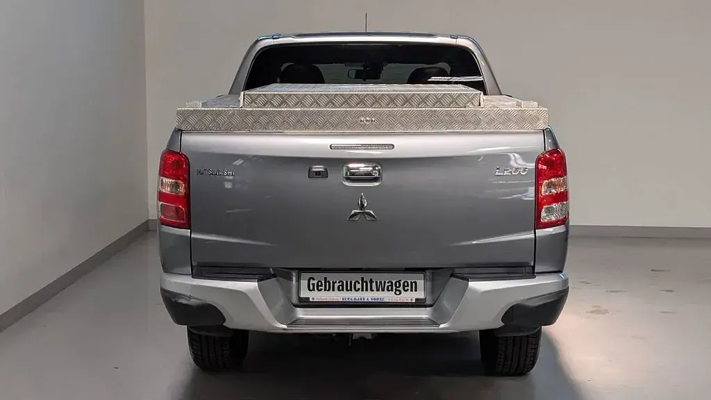 Gebraucht Mitsubishi L200 Top 181 PS (133 kW) 2016 Grau Pickup