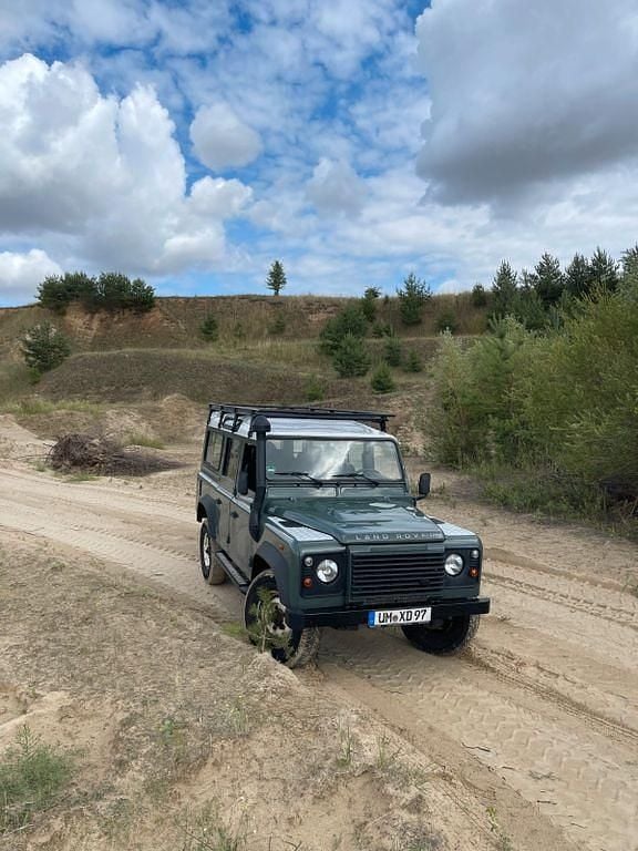 Grün Gebraucht 2012 Land Rover Defender SE SUV | 29.000 € (Teuer) - Bild 1/4