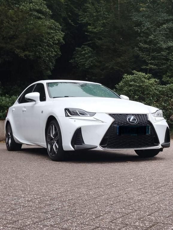Weiß Gebraucht 2020 Lexus IS300h Sport Line Limousine | 39.000 € - Bild 1/4