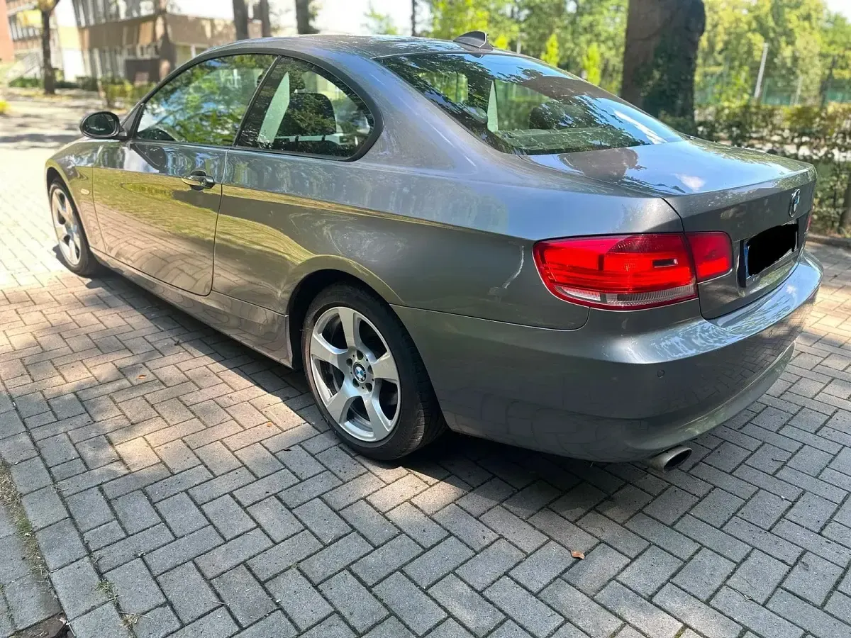 Gebraucht BMW 320 170 PS (125 kW) 2009 Grau Coupé