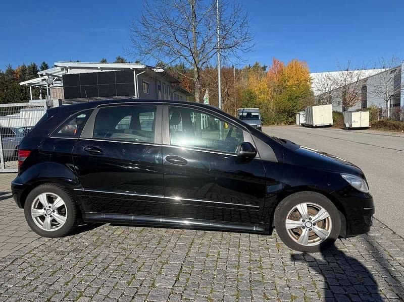 Gebraucht Mercedes B200 140 PS (102 kW) 2009 Schwarz Van / Kleinbus