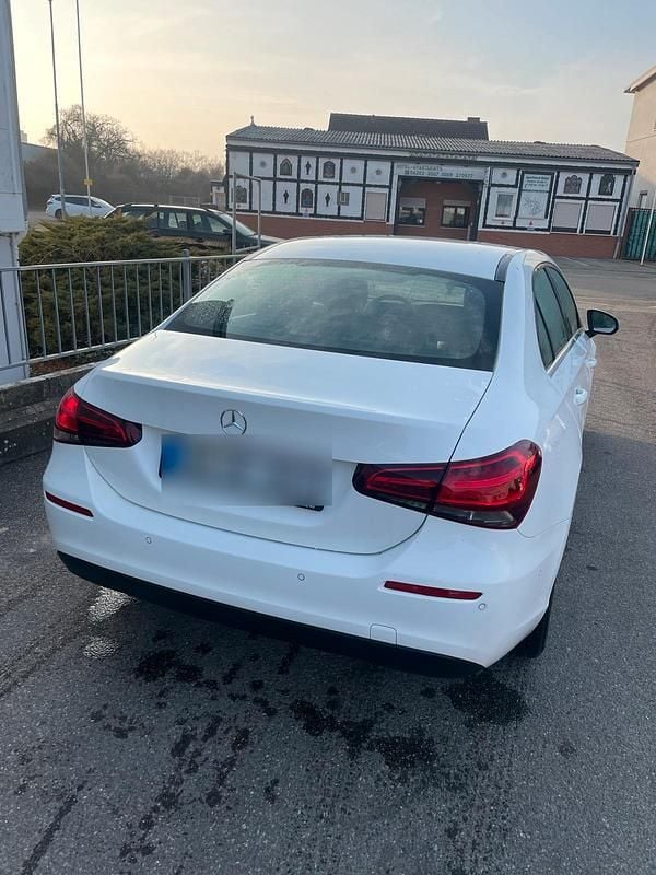 Gebraucht Mercedes A180 136 PS (100 kW) 2020 Weiß Limousine