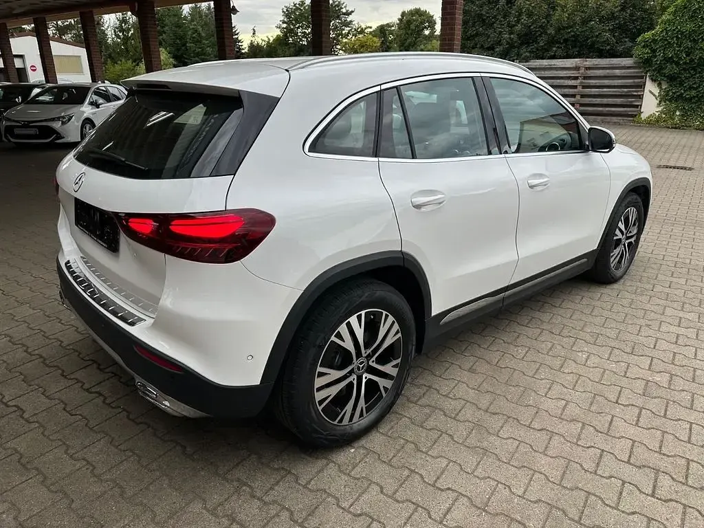 Gebraucht Mercedes GLA220 190 PS (139 kW) 2024 Weiß SUV